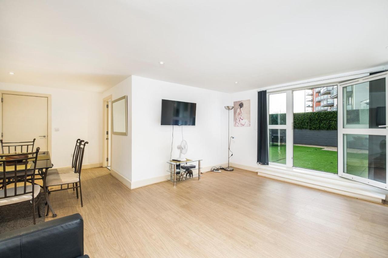 Canary Wharf/docklands/excel Spacious Apt E14 * Londra